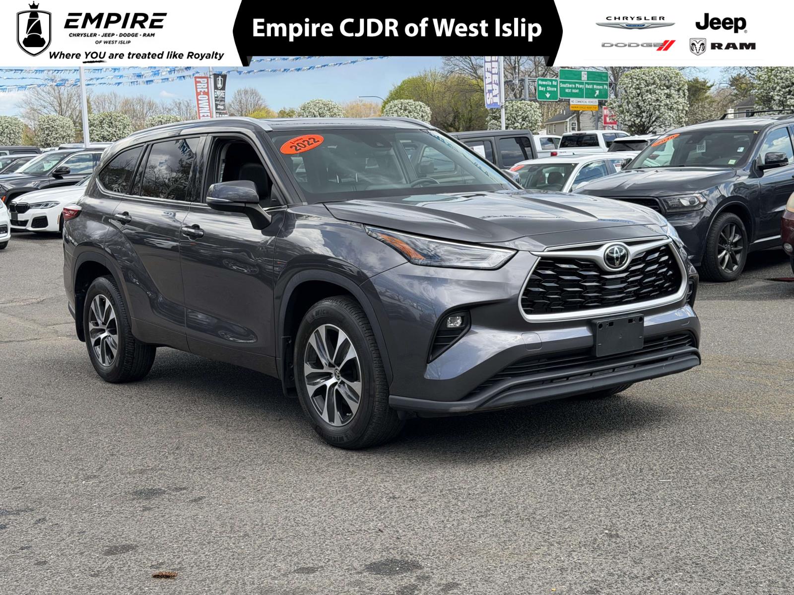 2022 Toyota Highlander XLE for sale in West Islip, NY