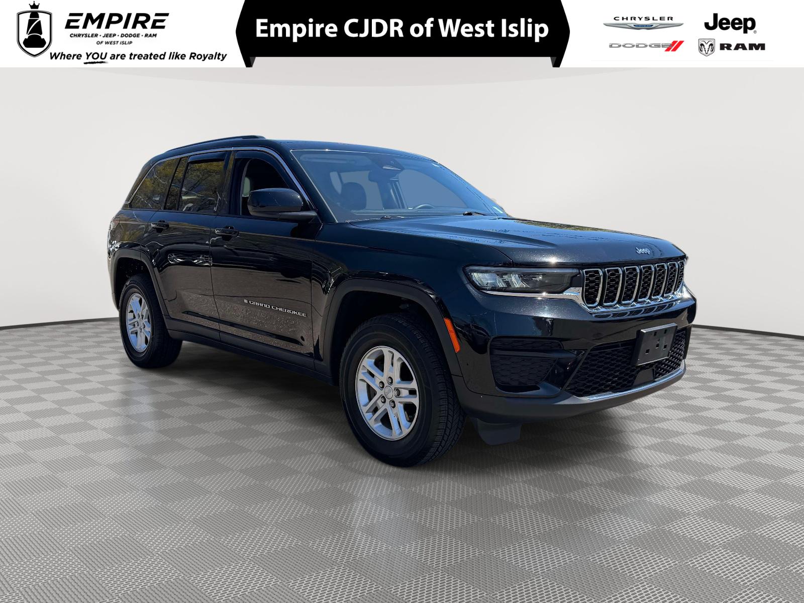 2023 Jeep Grand Cherokee Laredo 4x4 for sale in West Islip, NY