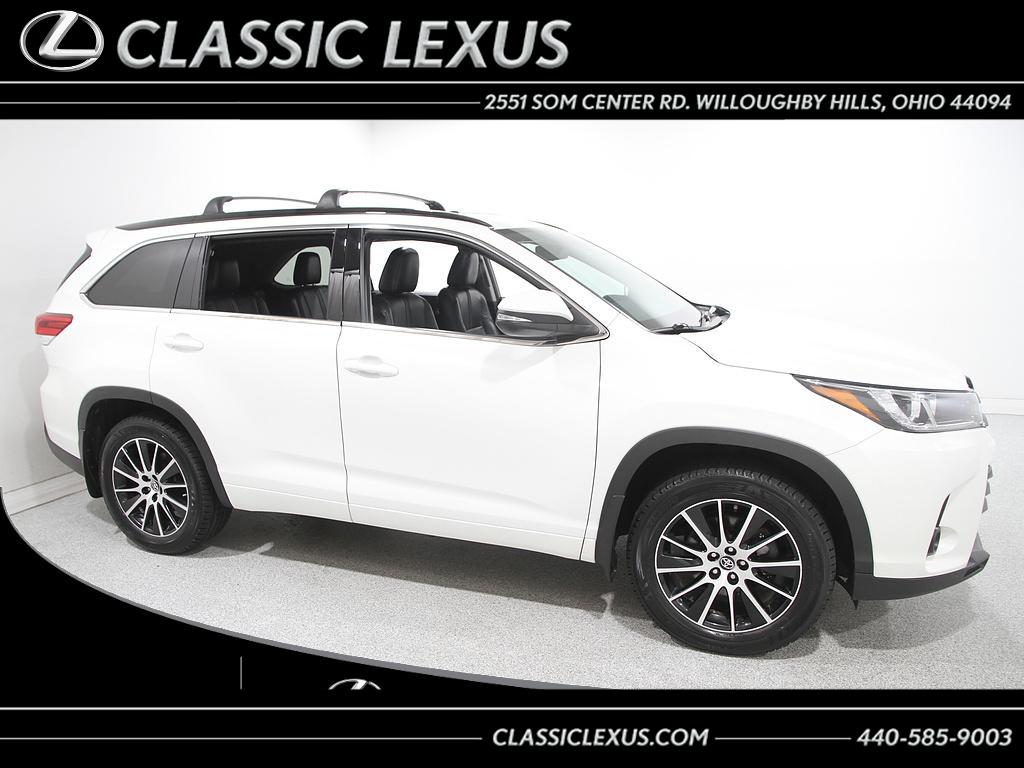 2017 Toyota Highlander SE for sale in Willoughby Hills, OH
