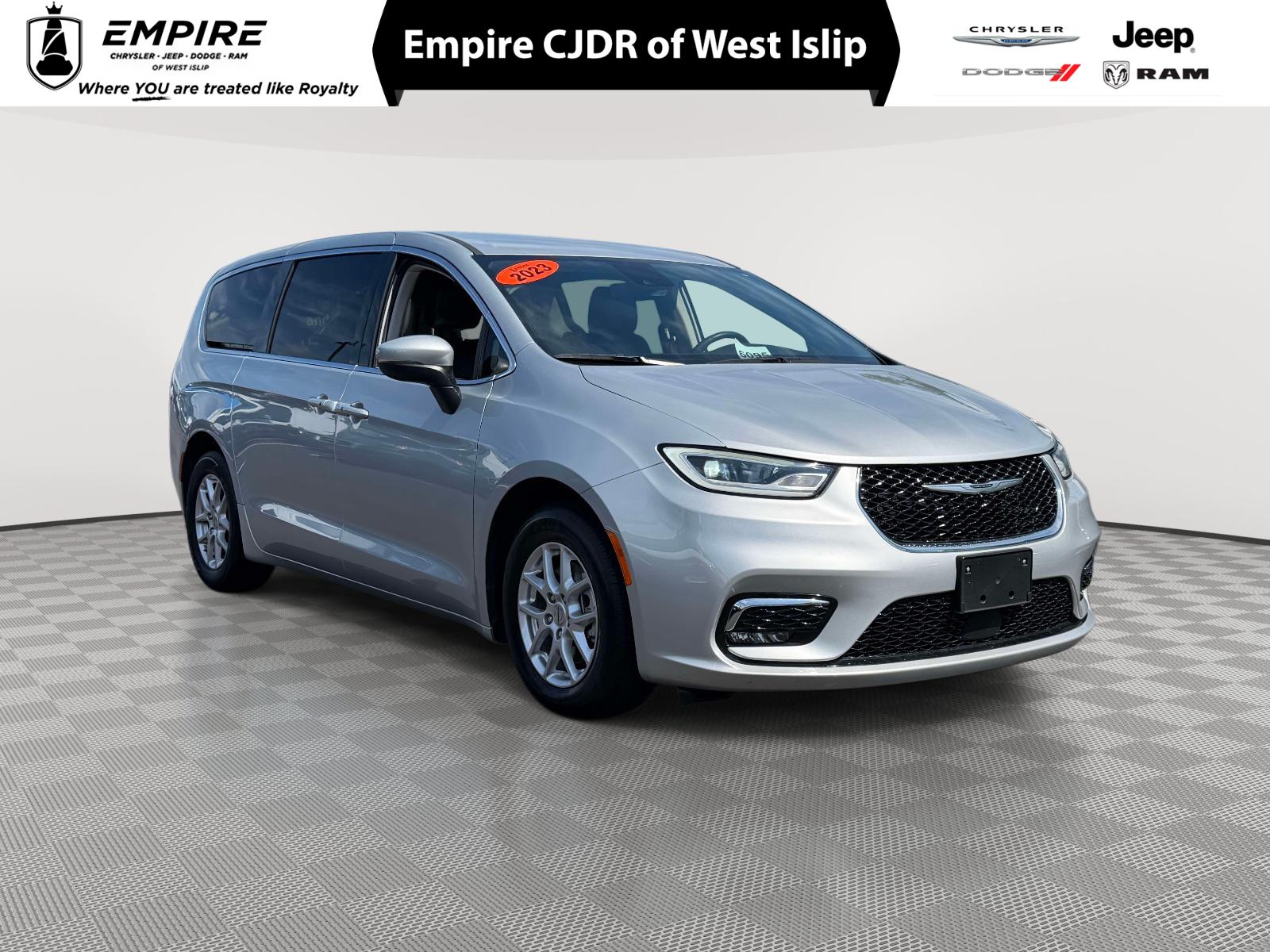 2023 Chrysler Pacifica Touring L for sale in West Islip, NY